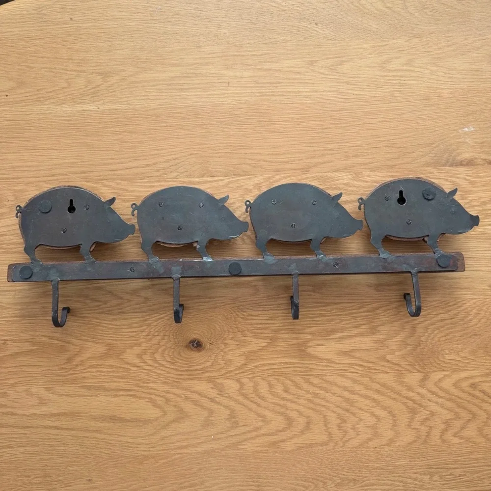 Vintage Wooden Pig Wall Hook Rack Carved Wood Rustic Farmhouse Decor 4 Hooks